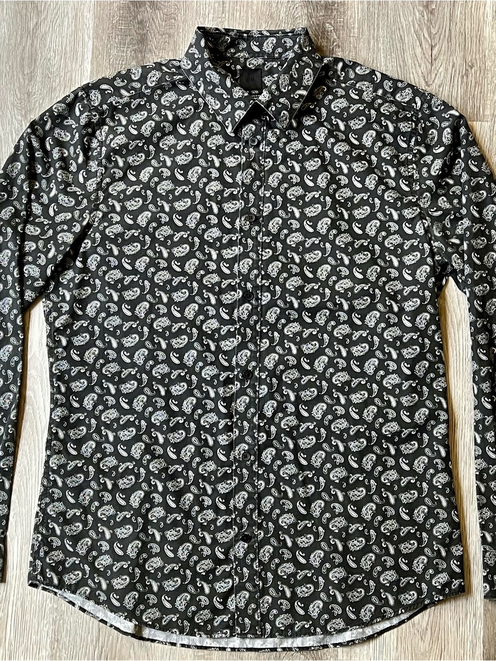 H&M Men’s Slim Fit Button Down Long Sleeve Shirt- Charcoal Paisley Size L